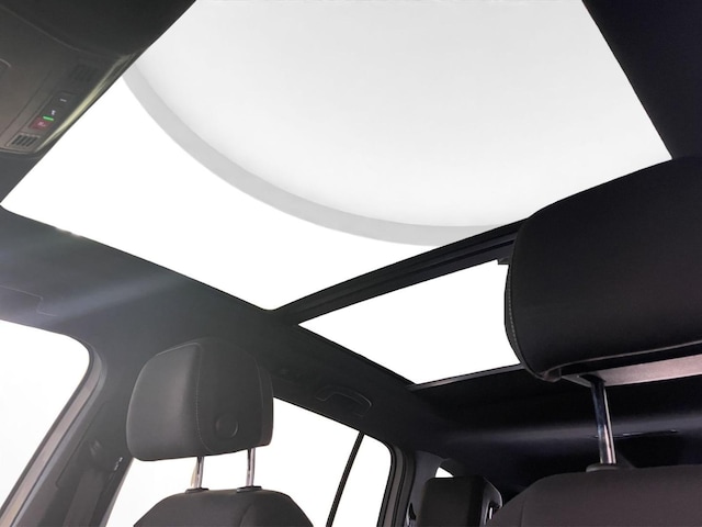 Volkswagen Touran 1.5 TSI R-Line