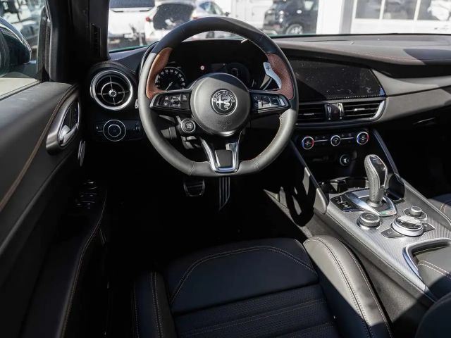 Alfa Romeo Giulia AT8 Q4