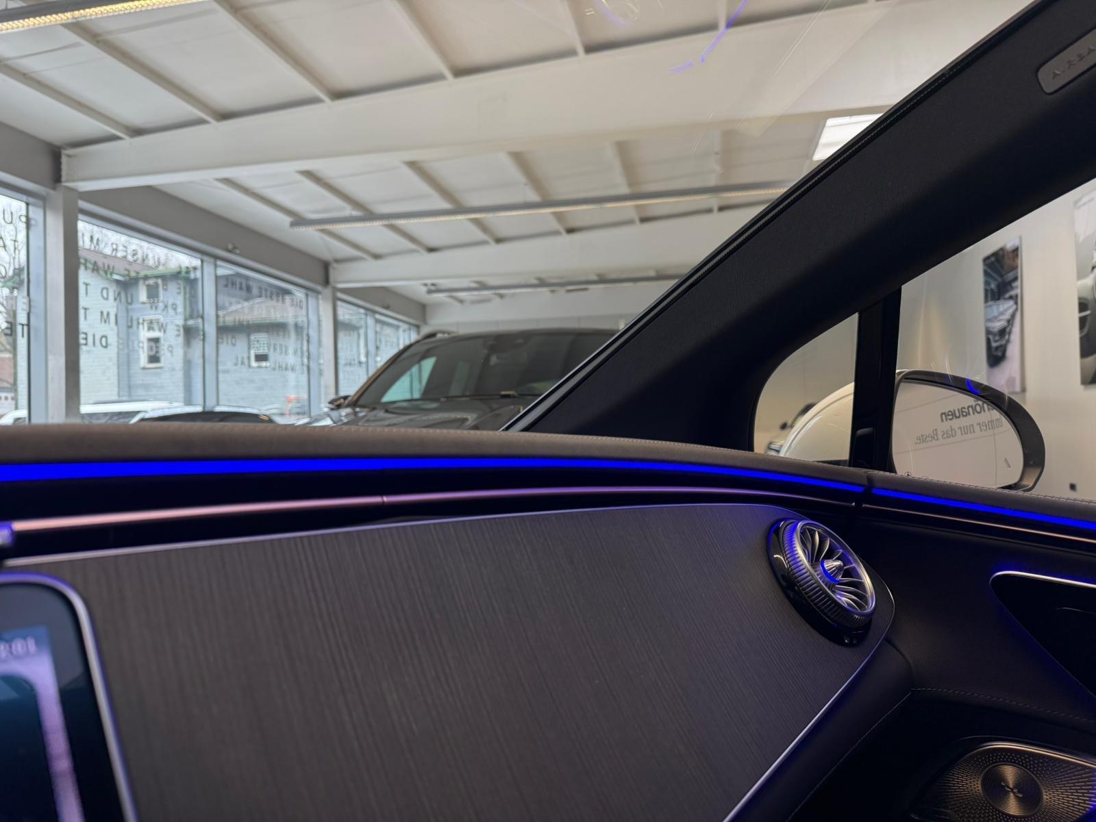 Mercedes-Benz EQE 300 Sedan