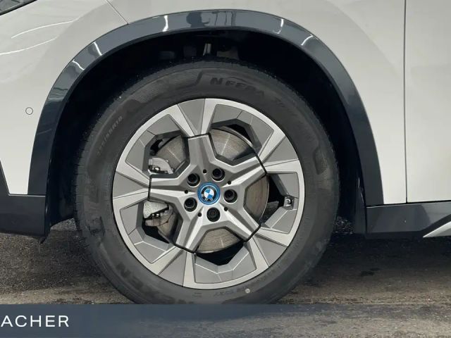 BMW X1 IX1 A XDRIVE30 PDC RFK SHZ AdaptLED H&K 18" LM