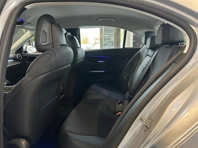 Mercedes-Benz C 200 AVANTGARDE Sedan