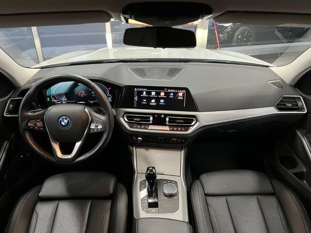 BMW 330 330e Touring