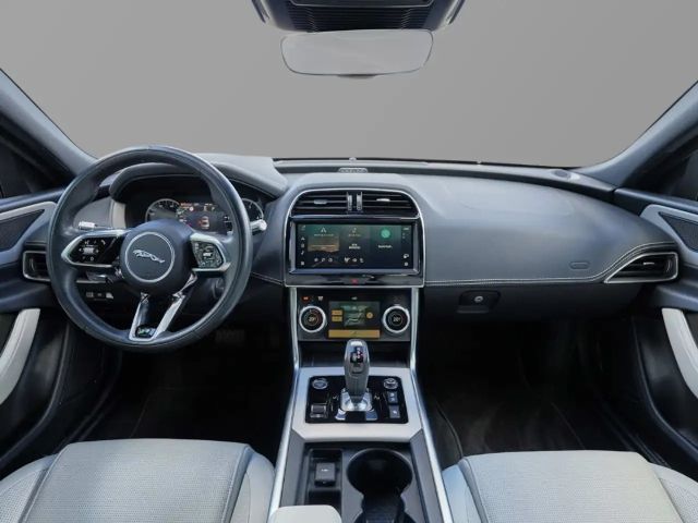 Jaguar XE D200 R-Dynamic S