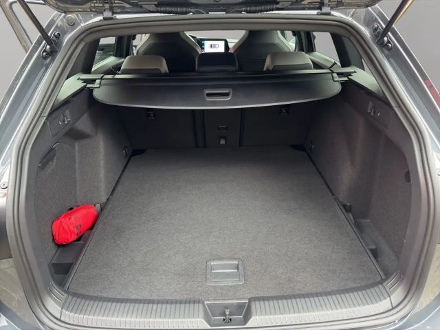 Volkswagen Golf 1.5 TSI R-Line Variant