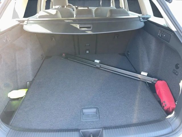 Volkswagen Golf 1.5 eTSI DSG Life Variant