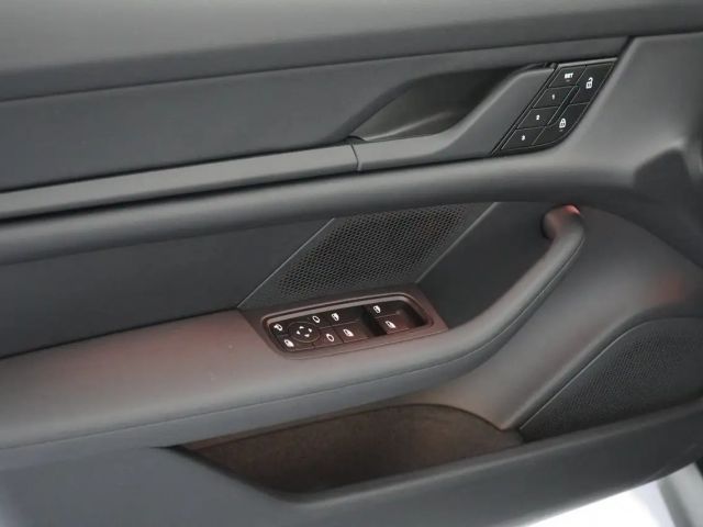 Porsche Taycan 4 Cross Turismo