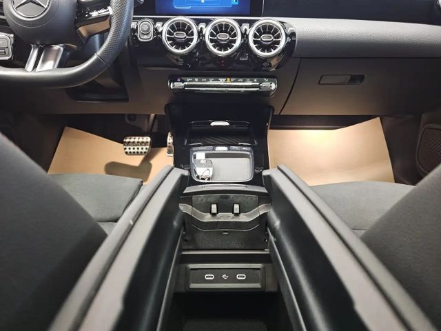 Mercedes-Benz CLA 200 AMG Line