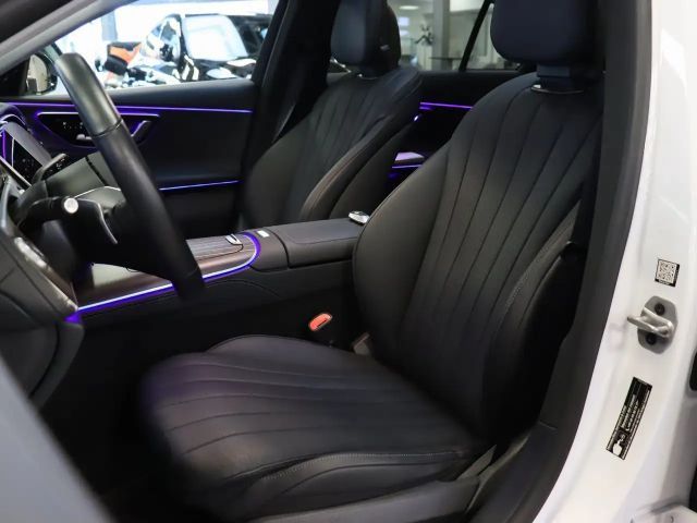 Mercedes-Benz E 200 AVANTGARDE Sedan