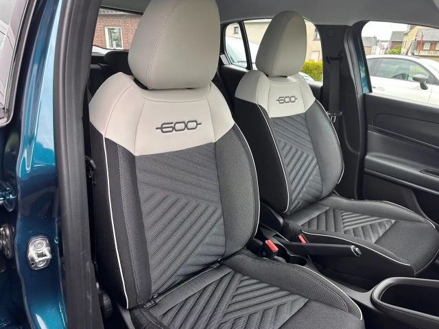 Fiat 600e Hybrid Sitzheizung/Apple Carplay/Klimaautomatik