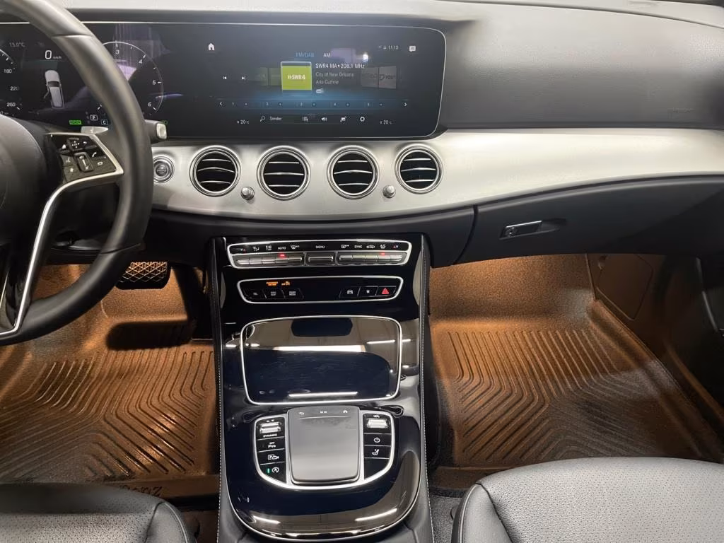 Mercedes-Benz E 220 AVANTGARDE E 220 d Estate