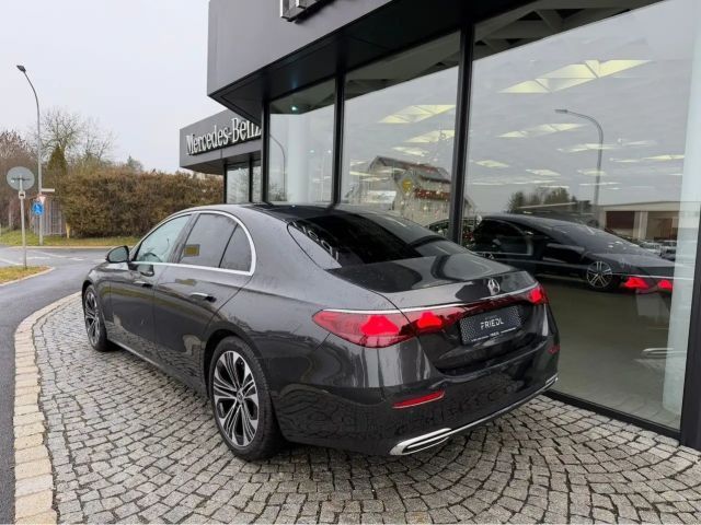 Mercedes-Benz E 220 E 220 d Sedan