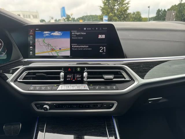 BMW X7 M50i