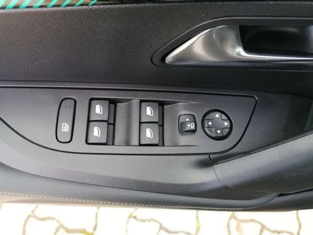 Peugeot 2008 Allure Pack PureTech