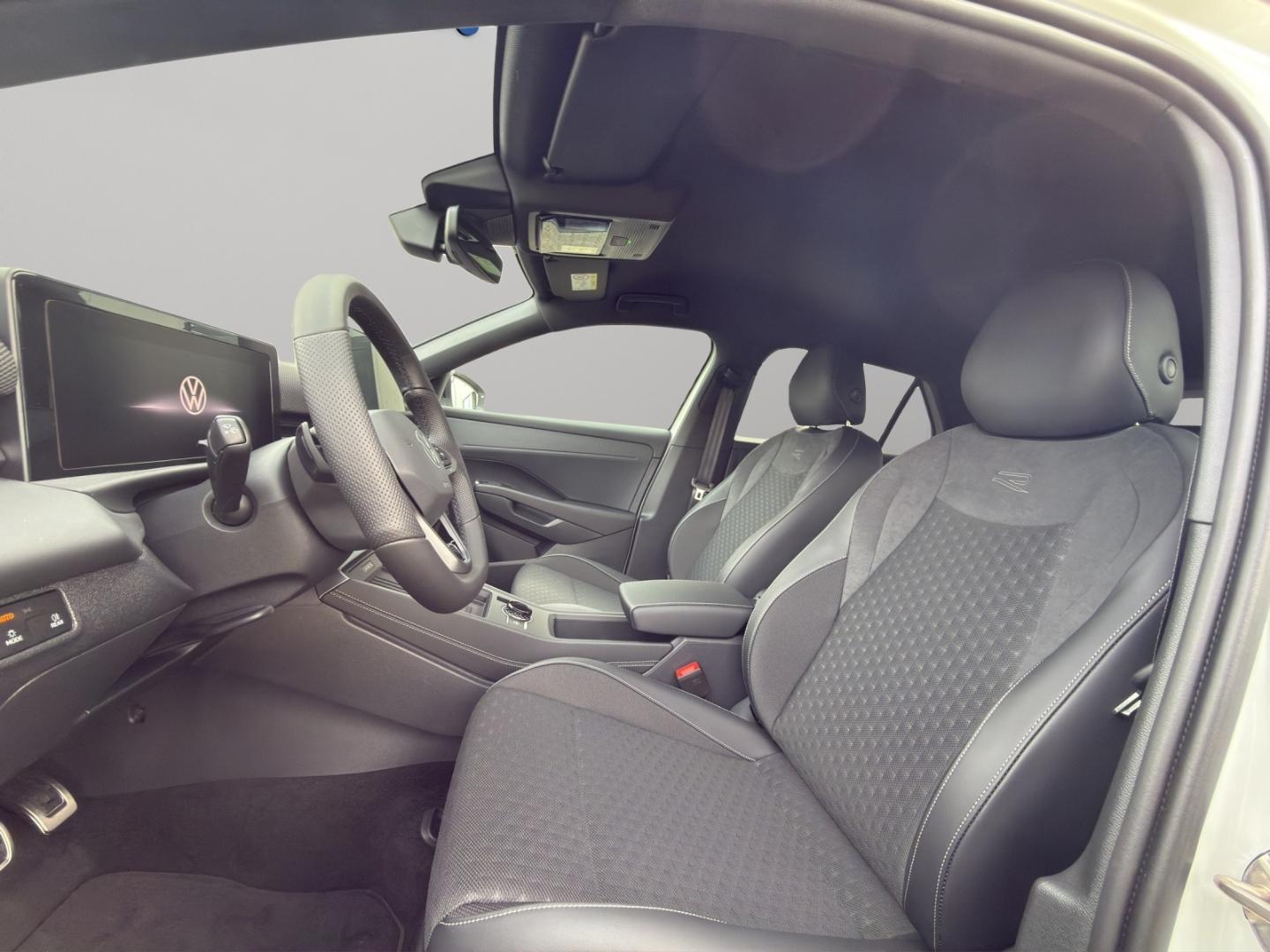 Volkswagen T-Roc 1.5 eTSI DSG IQ.Drive R-Line