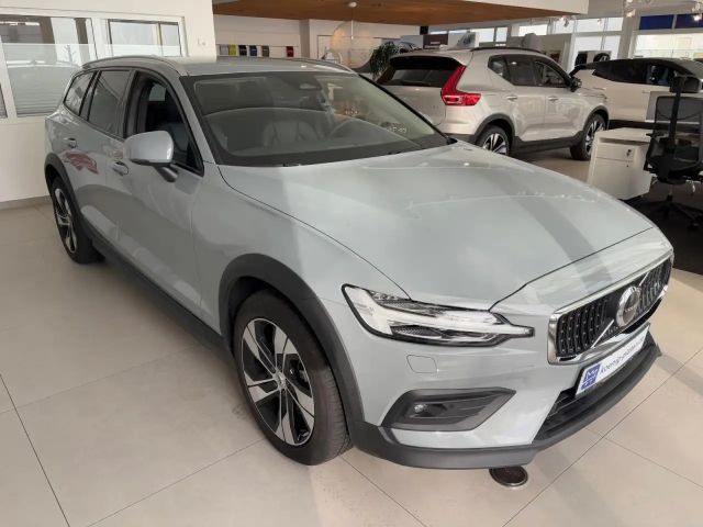 Volvo V60 Cross Country AWD Plus