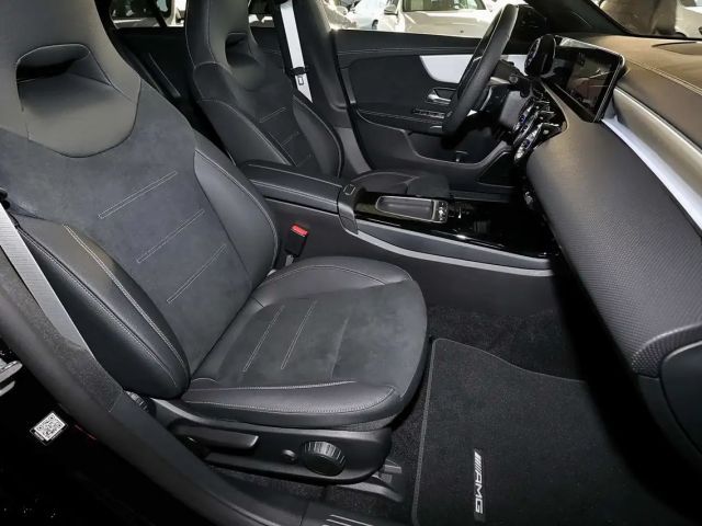 Mercedes-Benz CLA 200 AMG Line Coupé