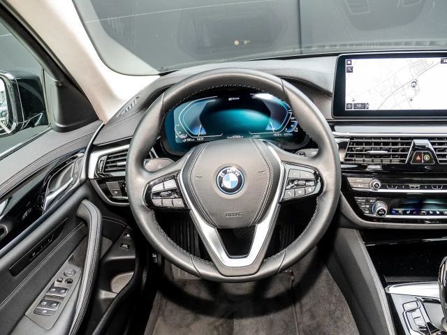 BMW 530 530e Luxury Line Sedan xDrive