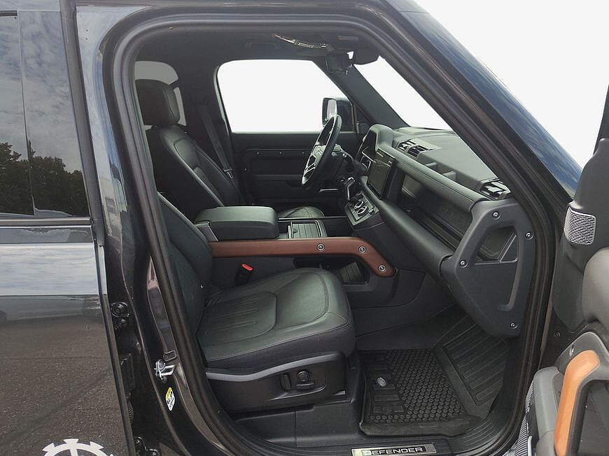 Land Rover Defender 110