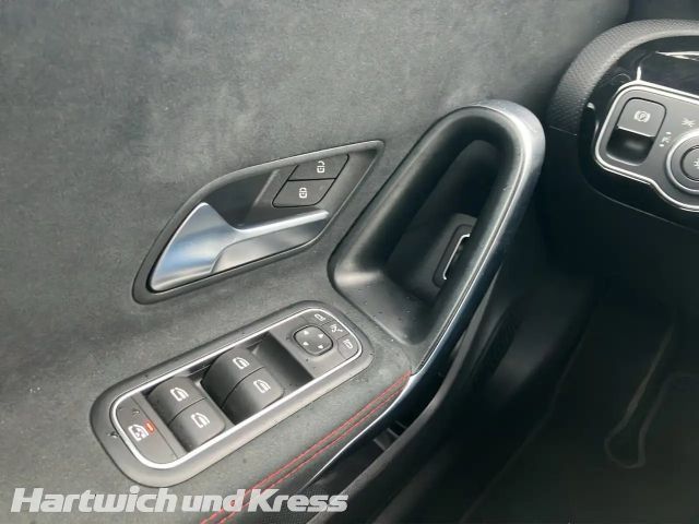 Mercedes-Benz CLA 180 AMG Line Shooting Brake