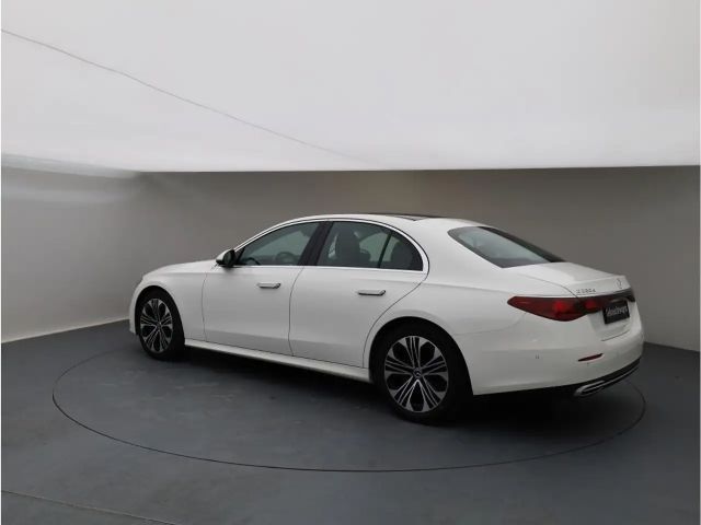 Mercedes-Benz E 220 AVANTGARDE E 220 d Sedan