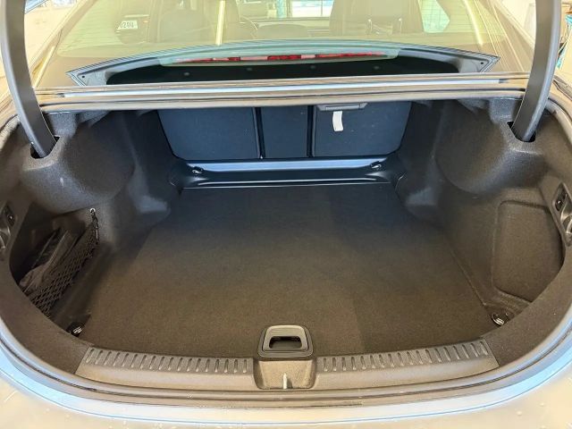 Mercedes-Benz E 220 E 220 d Sedan