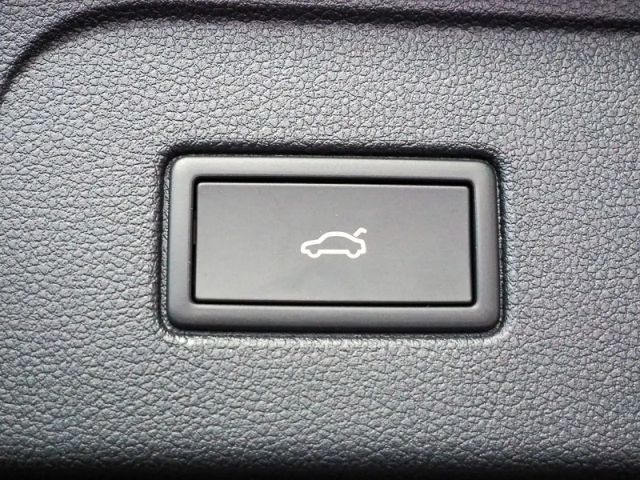 Volkswagen Touran 1.5 TSI DSG IQ.Drive R-Line