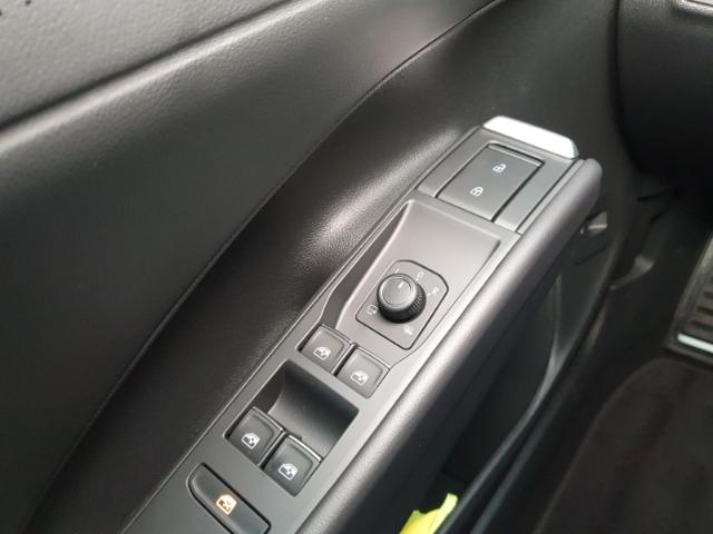 Volkswagen T-Roc 1.5 eTSI DSG R-Line