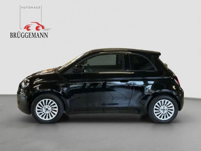 Fiat 500e Action