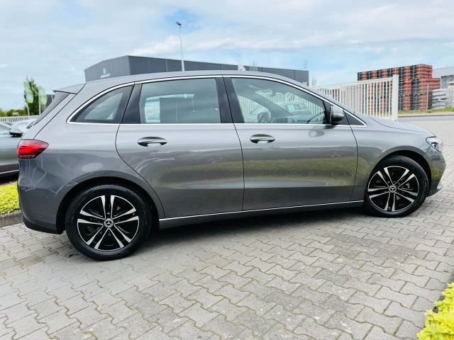 Mercedes-Benz B 180 Progressive Sedan