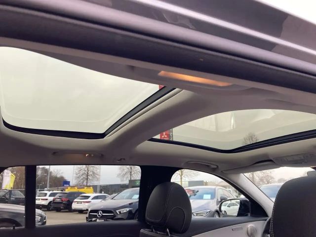 Mercedes-Benz E 220 AVANTGARDE E 220 d Estate