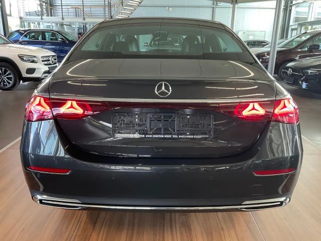 Mercedes-Benz E 220 AVANTGARDE E 220 d Sedan