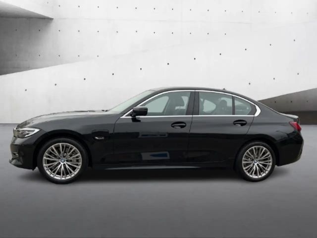 BMW 330 330e Sedan