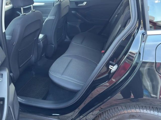 Ford Focus Cool & Connect EcoBoost Wagon