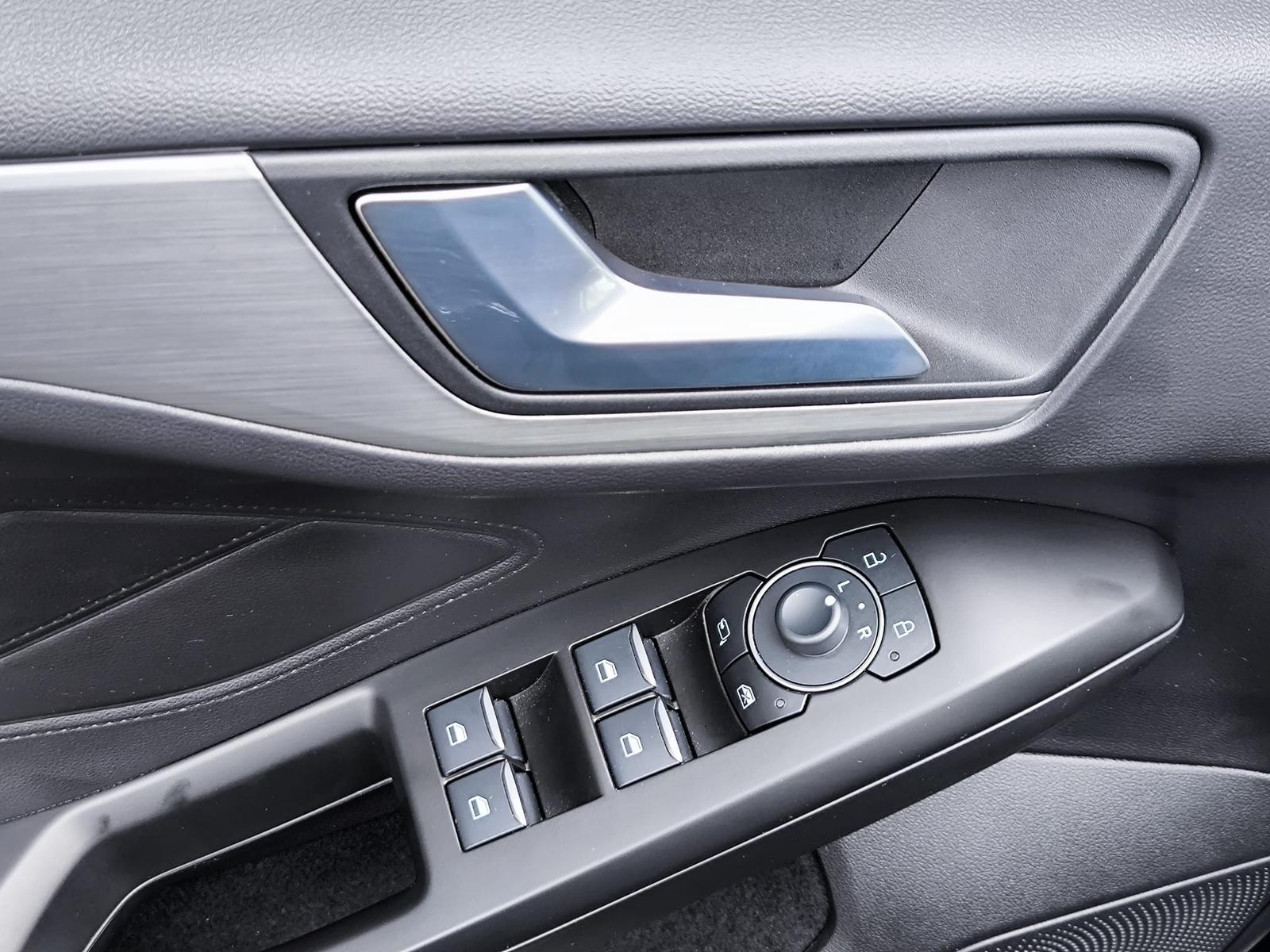 Ford Focus Tur 1.0 Titan >NAVI+LED+SHZ+TEMP+DAB+PDC+