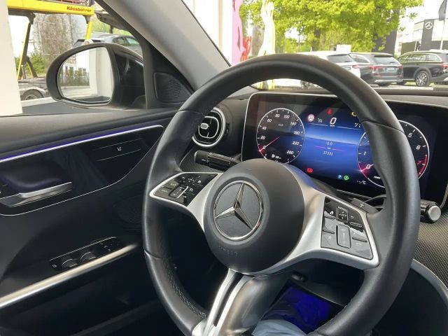 Mercedes-Benz C 200 AVANTGARDE Sedan