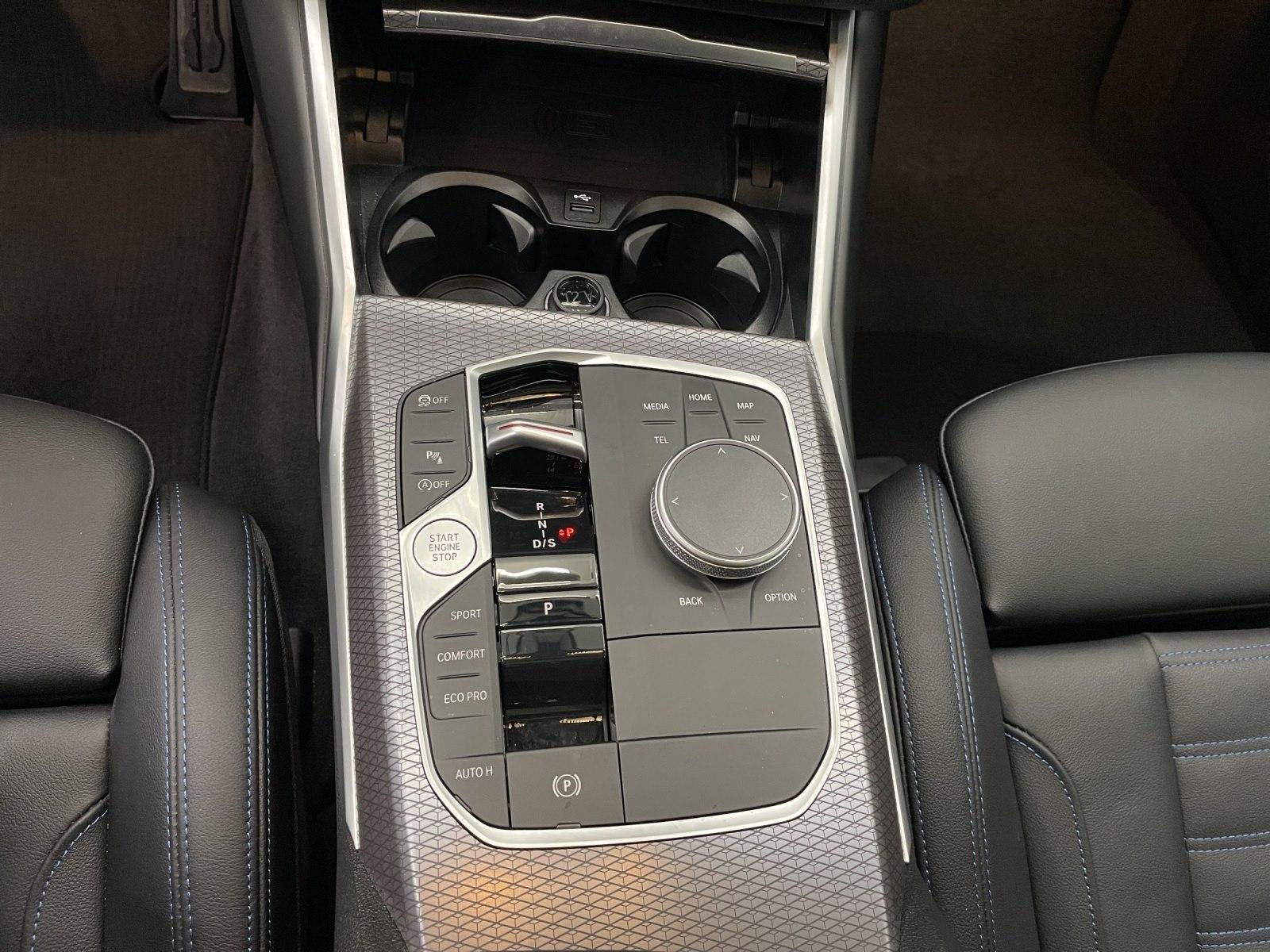 BMW 318 318i M-Sport Sedan