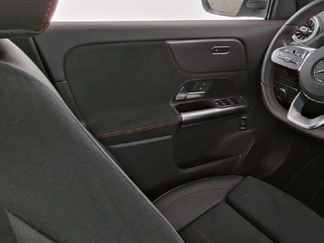 Mercedes-Benz EQA 300 4MATIC