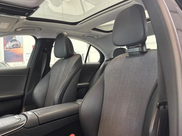 Mercedes-Benz E 200 AVANTGARDE Sedan