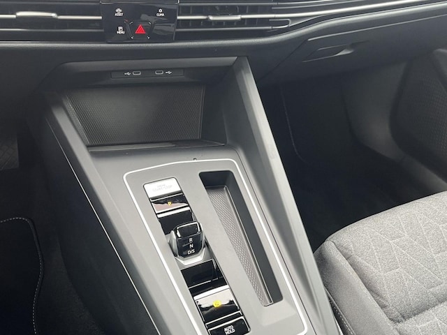 Volkswagen Golf 1.5 eTSI DSG Life Variant