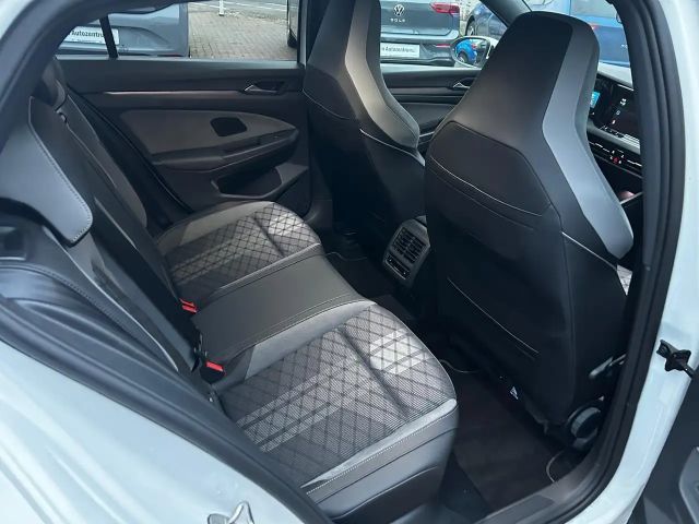 Volkswagen Golf 1.5 eTSI DSG R-Line