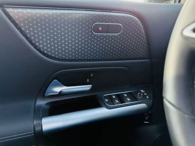 Mercedes-Benz B 200 Progressive Sedan