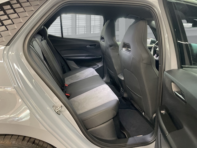 Cupra Born electric Navi Wärmepumpe Massagesitze LED ACC Mehrzonenklima Fahrerprofil