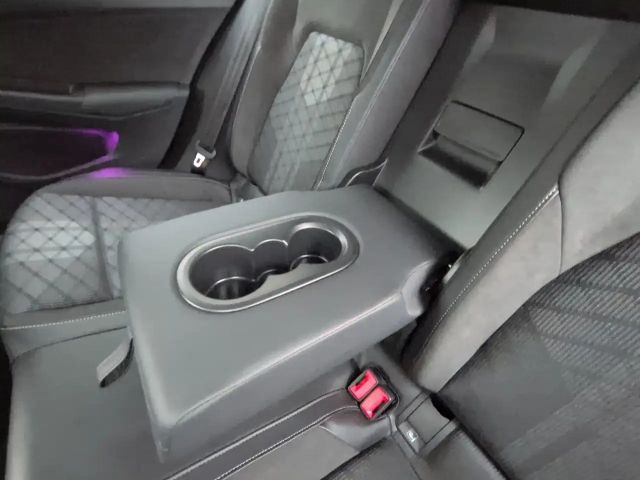 Volkswagen Golf 1.5 TSI Golf VIII R-Line