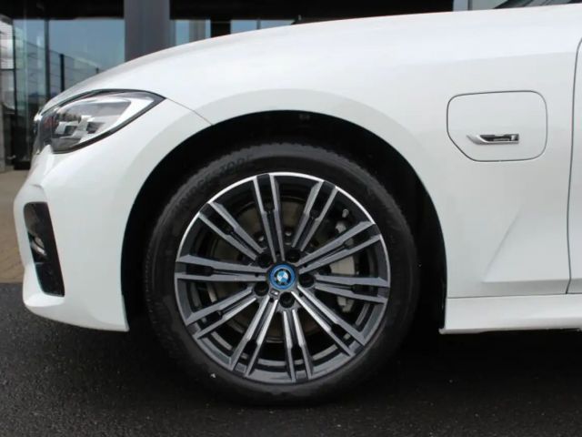 BMW 330 330e M-Sport Touring xDrive