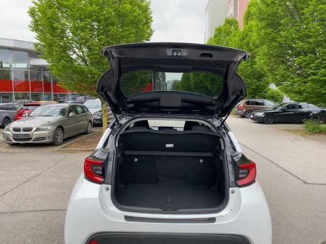 Toyota Yaris 1.5 HSD 116 PS B&W **Sondermodell**