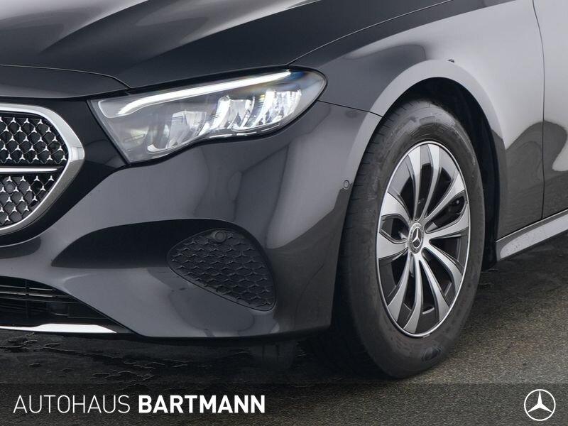 Mercedes-Benz E 200 Sedan