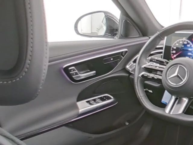 Mercedes-Benz E 200 AMG Line Sedan