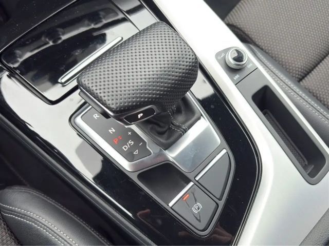 Audi A4 30 TDI S-Line Sedan