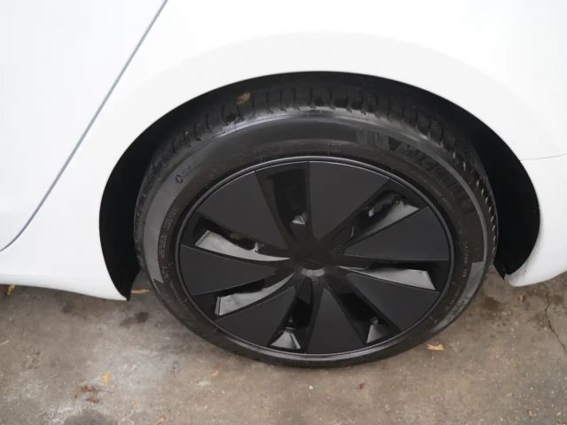 Tesla Model 3 Standard Range