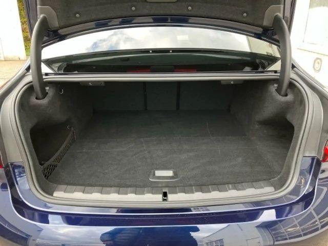 BMW 330 330e Sedan xDrive